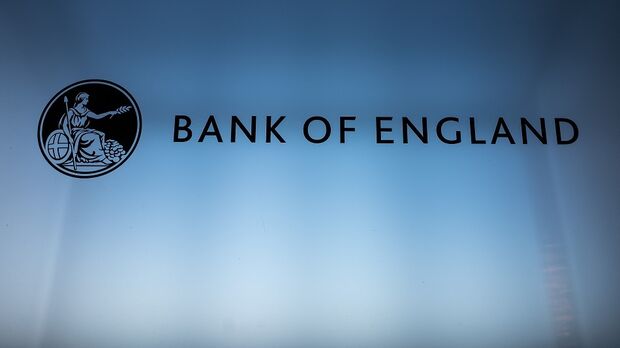 Bank of England Warns of Inflation Risks Amid Rising Wage Pressures